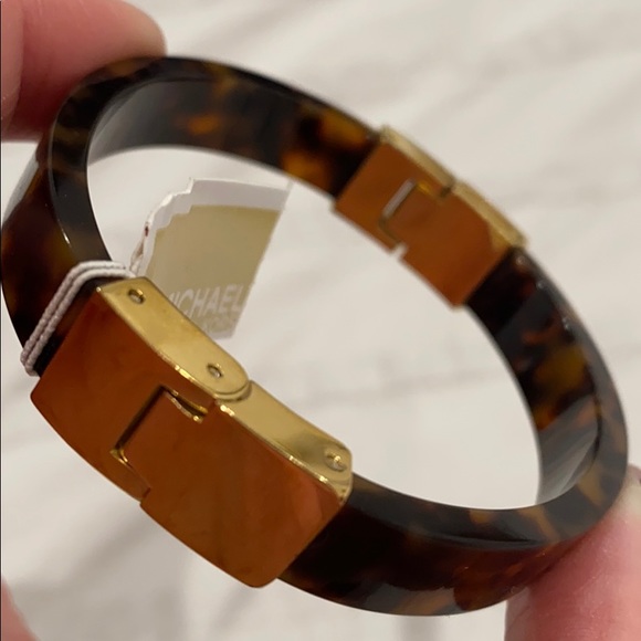 Michael Kors Tortoiseshell bangle - Picture 5 of 8